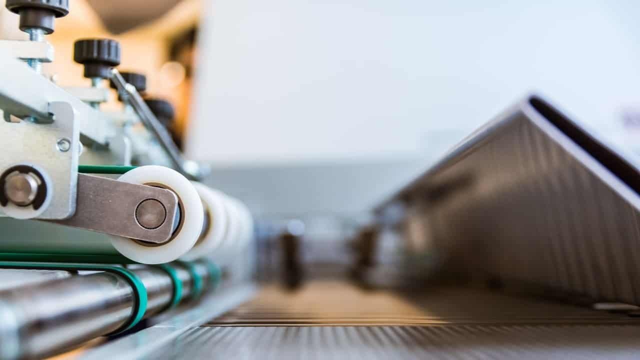 Klong Packaging factory video tour thumbnail showing production hall and workers