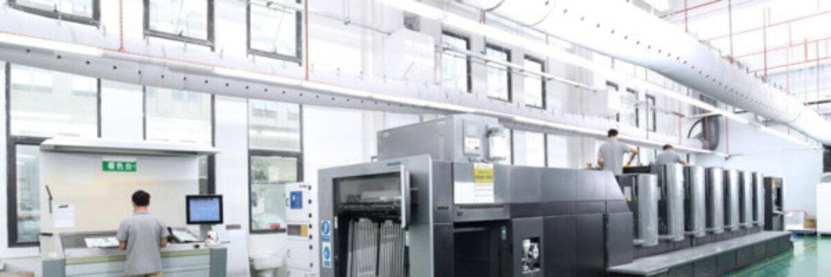 Klong Packaging production line with equipment and operators