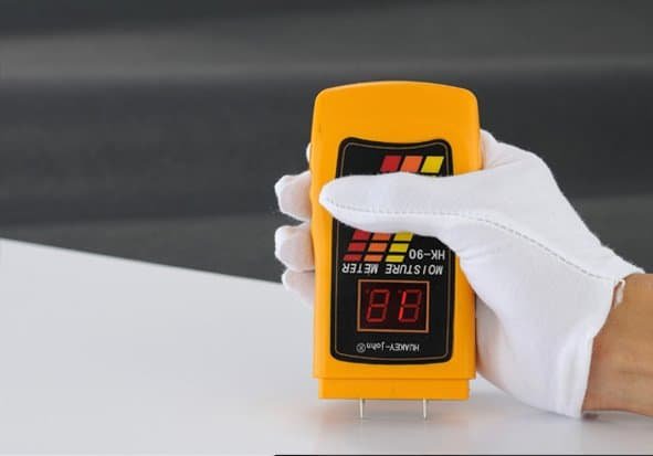 Moisture Meter checking paper moisture level to ensure stable production quality